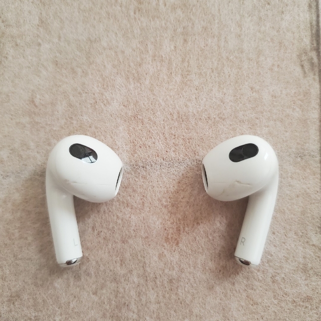 Apple(アップル)の【難あり】アップル AirPods 第3世代 MME73J/A スマホ/家電/カメラのオーディオ機器(ヘッドフォン/イヤフォン)の商品写真