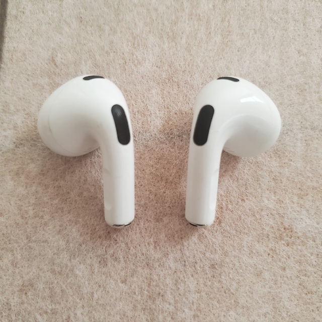 Apple(アップル)の【難あり】アップル AirPods 第3世代 MME73J/A スマホ/家電/カメラのオーディオ機器(ヘッドフォン/イヤフォン)の商品写真