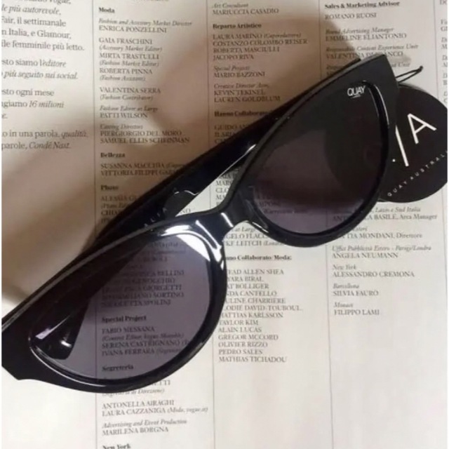 Quay Eyeware Australia(クエイアイウェアオーストラリア)の【新品】QUAY AUSTRALIA  SUNGLASSES RIZZO レディースのファッション小物(サングラス/メガネ)の商品写真