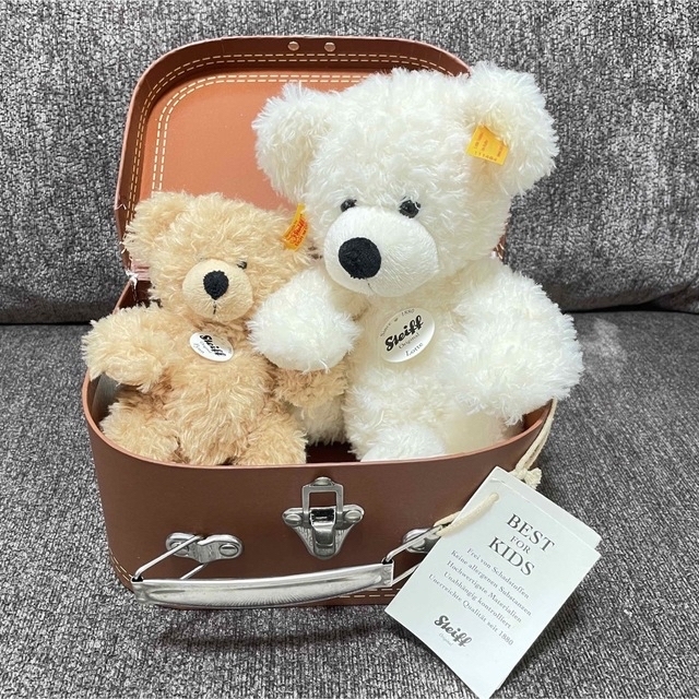 Steiff(シュタイフ)の【ドイツ】Steiffシュタイフ❤︎テディベア❤︎スーツケース付 エンタメ/ホビーのおもちゃ/ぬいぐるみ(ぬいぐるみ)の商品写真