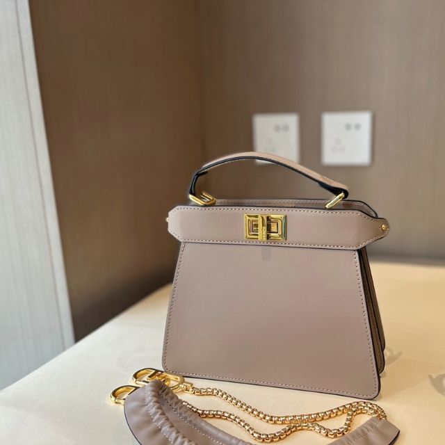 FENDI フェンディ 斜め掛け ショルダーバッグ トートバッグ 2ways