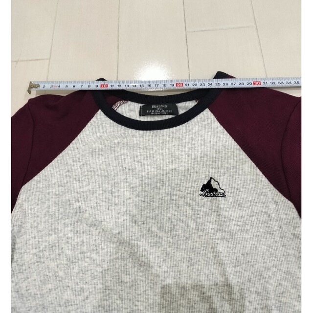 Bershka(ベルシュカ)の再販 ベルシュカ Bershka  Tシャツ サイズ M レディースのトップス(Tシャツ(半袖/袖なし))の商品写真