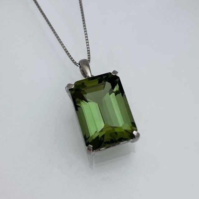 新品 グリーントルマリン ネックレス 7.95ct K18WG 特価商品 52%割引