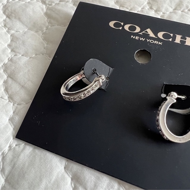COACH(コーチ)の【☆新品☆】COACH コーチ パヴェ ハギー ピアス レディースのアクセサリー(ピアス)の商品写真