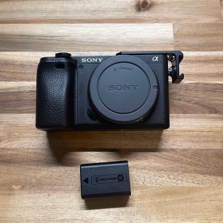 ソニー(SONY)のSONY α6400/a6400 ボディ バッテリー付き 箱無し(ミラーレス一眼)