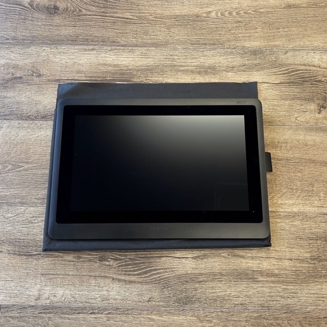 Wacom(ワコム)のWacom cintiq16 DTK-1660 スマホ/家電/カメラのPC/タブレット(PC周辺機器)の商品写真