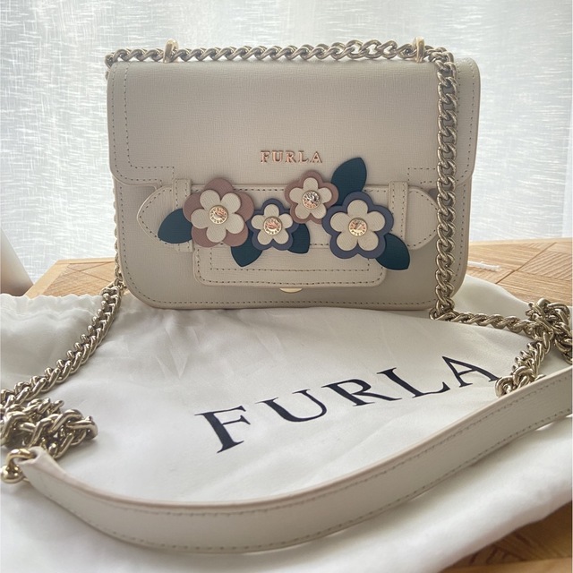 Furla(フルラ)のFURLA フルラ ショルダーバッグ  フラワー レディースのバッグ(ショルダーバッグ)の商品写真