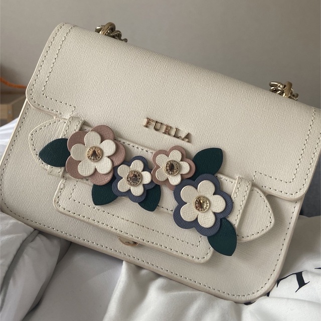 Furla(フルラ)のFURLA フルラ ショルダーバッグ  フラワー レディースのバッグ(ショルダーバッグ)の商品写真