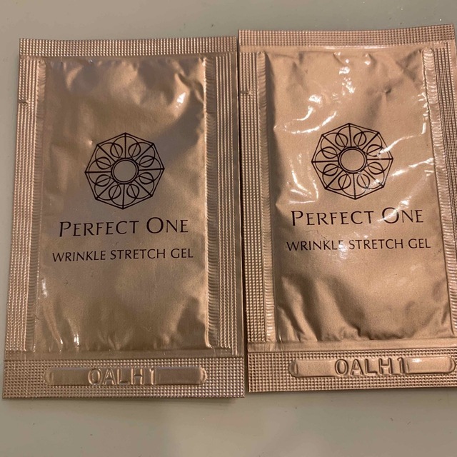 PERFECT ONE(パーフェクトワン)のperfect one リンクルストレッチジェル　サンプル2個 コスメ/美容のスキンケア/基礎化粧品(保湿ジェル)の商品写真