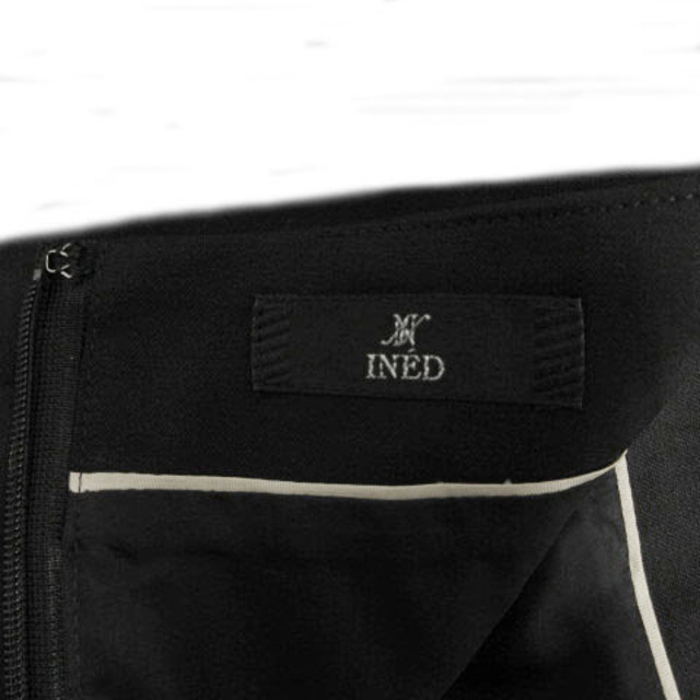 INED(イネド)のINED スカート ストレート ひざ丈 ウール 日本製 ブラック 黒 13T レディースのスカート(ひざ丈スカート)の商品写真