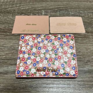 ミュウミュウ miumiu 折財布 二つ折財布 財布 保証書 箱有 ピンク 花柄