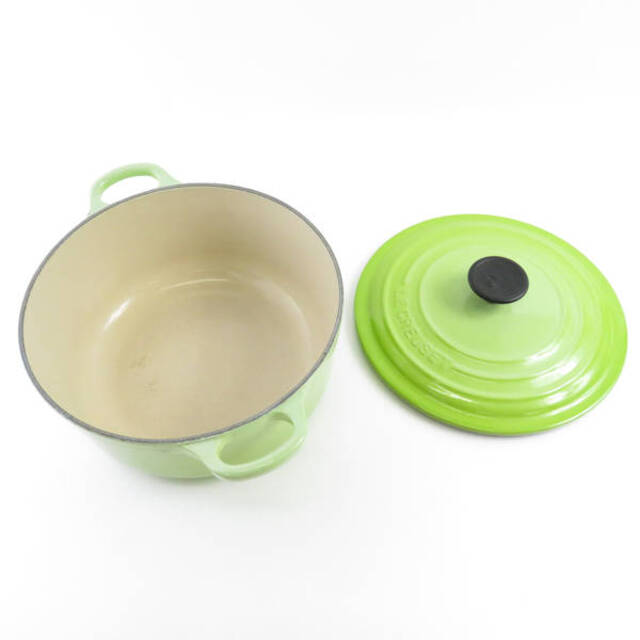 LE CREUSET(ルクルーゼ)のルクルーゼ ココットロンド 両手鍋 グリーン系 20cm フルーツグリーン キウイ SU3481T インテリア/住まい/日用品のキッチン/食器(鍋/フライパン)の商品写真