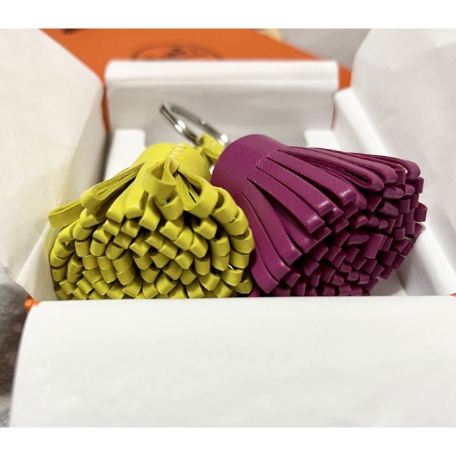 Hermes - 新品入手困難✨HERMESカルメンウノドス✨キーホルダー