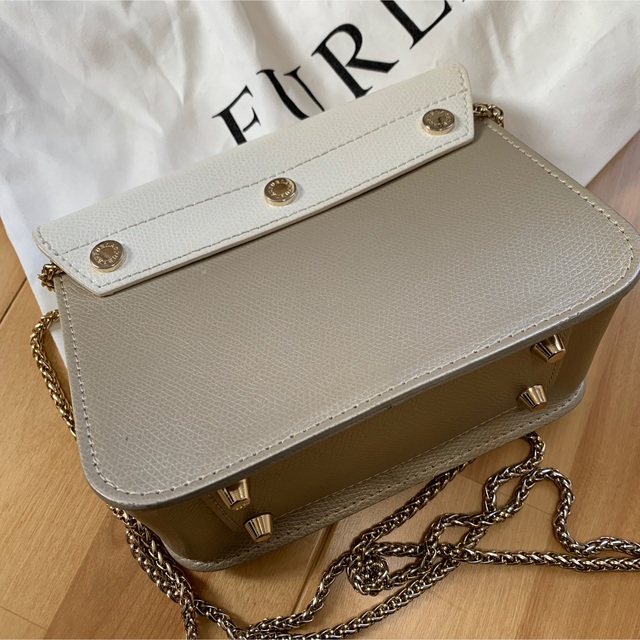 ✨タグ付き✨FURLA フルラ　メトロポリス　ショルダーバッグ　レッド　レザー