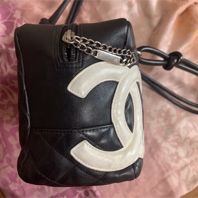 CHANEL(シャネル)のシャネル  カンボンライン　ボーリングバッグ　ブラック　ホワイト ビックココ レディースのバッグ(ショルダーバッグ)の商品写真