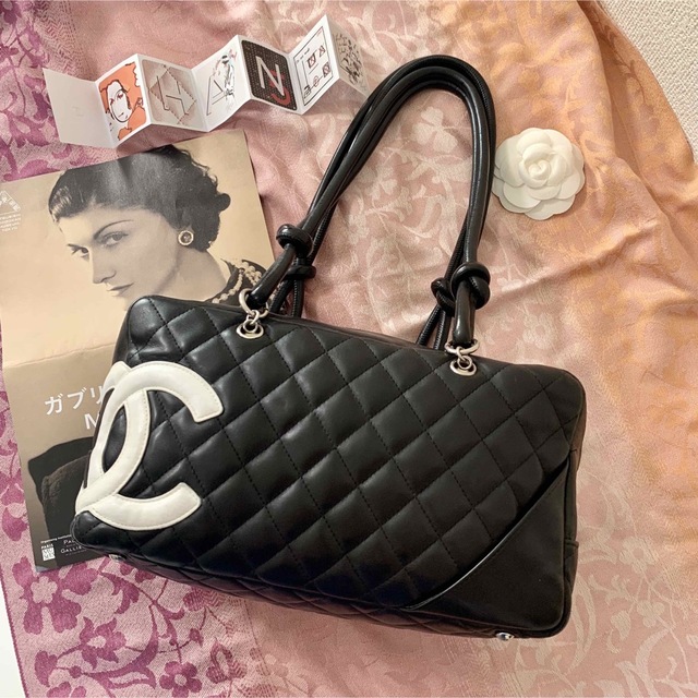 CHANEL(シャネル)のシャネル  カンボンライン　ボーリングバッグ　ブラック　ホワイト ビックココ レディースのバッグ(ショルダーバッグ)の商品写真