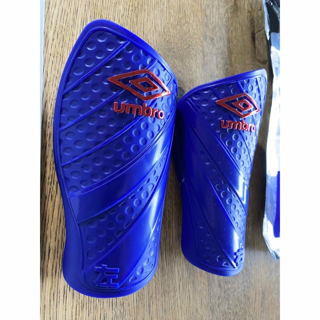 UMBRO(アンブロ)の＊美品＊umbro・jr.シンガード/プロテクター/膝あて スポーツ/アウトドアのサッカー/フットサル(その他)の商品写真