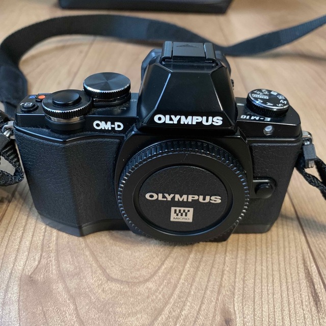 OLYMPUS(オリンパス)のOLYMPUS OM−D E−M10 BLACK 純正USBケーブルと箱無し スマホ/家電/カメラのカメラ(ミラーレス一眼)の商品写真