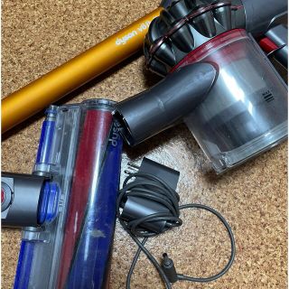 ダイソン(Dyson)のDyson V8 fluffy(掃除機)