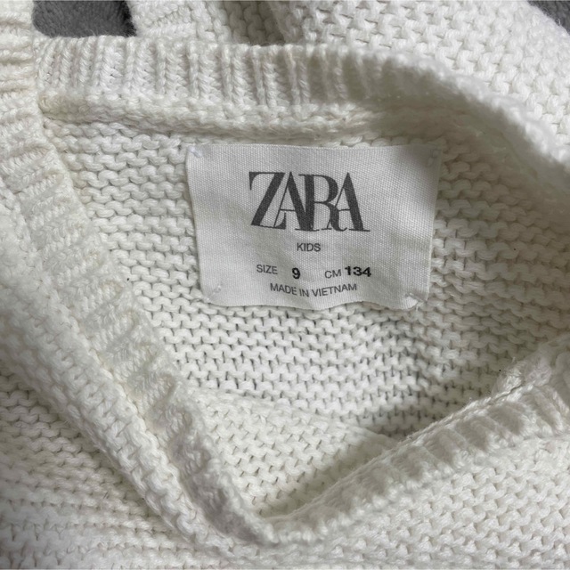 ZARA KIDS(ザラキッズ)のZARA キッズ　鍵網ニット　134 白　ホワイト キッズ/ベビー/マタニティのキッズ服女の子用(90cm~)(ニット)の商品写真