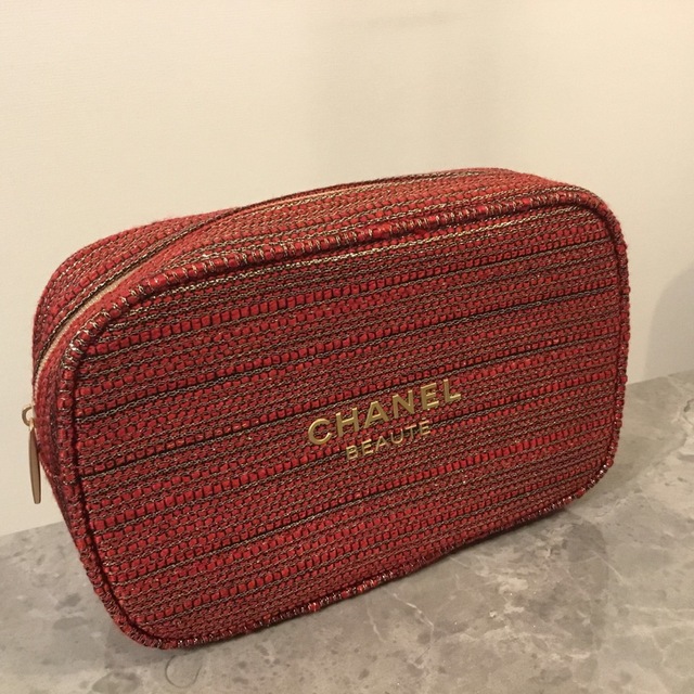 CHANEL(シャネル)の【シンくん様専用】シャネル☆ホリデーコレクション☆ポーチ☆ノベルティ レディースのファッション小物(ポーチ)の商品写真