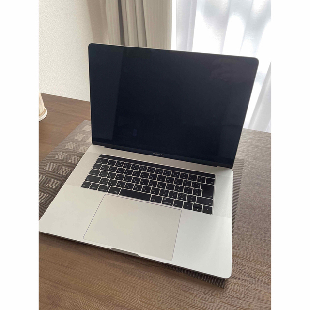 Mac (Apple)(マック)のMacBook Pro (15-inch, 2018) シルバー スマホ/家電/カメラのPC/タブレット(ノートPC)の商品写真