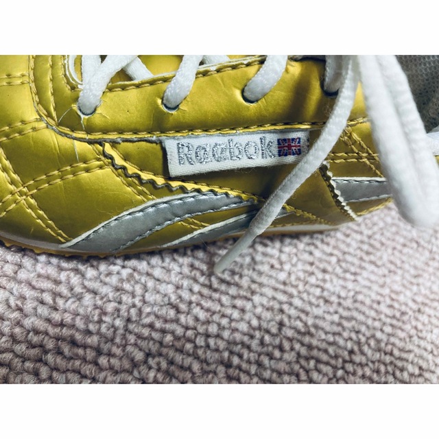 Reebok(リーボック)のレア　限定品　ゴールド☆reebok リーボック☆ キッズシューズ　11cm キッズ/ベビー/マタニティのベビー靴/シューズ(~14cm)(その他)の商品写真