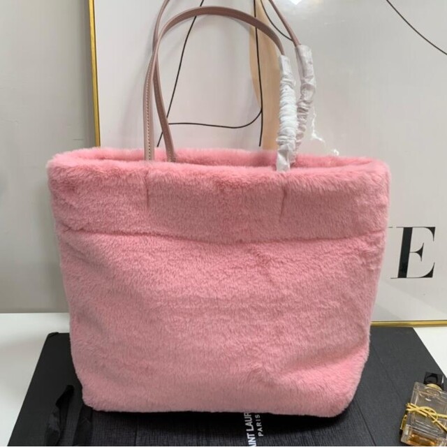 驚きの安さ miumiu ファーショルダー バッグ ボア ショルダーバッグ