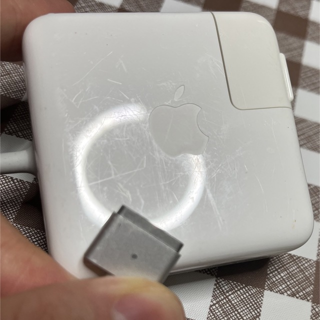 Apple(アップル)の《純正マウス付き》MacBookAir2017 13インチ　128G スマホ/家電/カメラのPC/タブレット(ノートPC)の商品写真