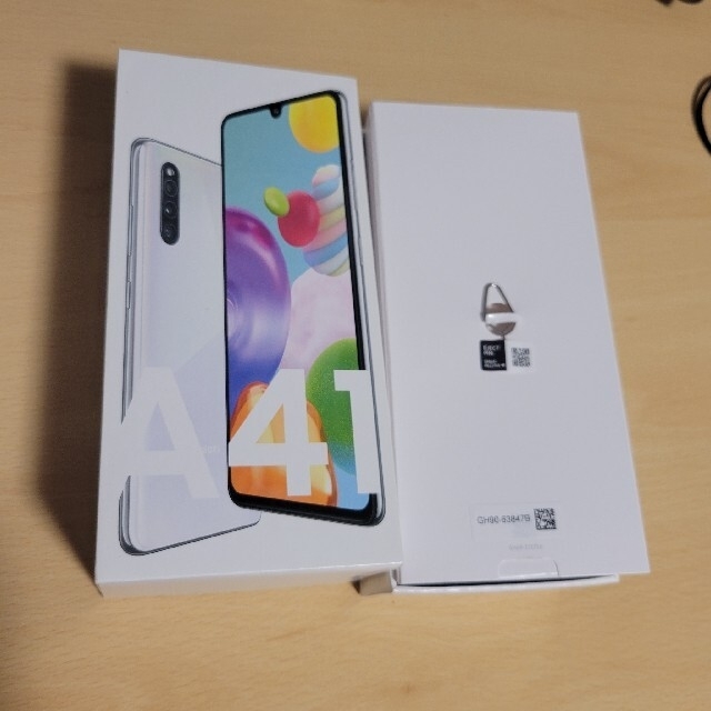 Galaxy(ギャラクシー)のGalaxy A41 本体 64GB ホワイト スマホ/家電/カメラのスマートフォン/携帯電話(スマートフォン本体)の商品写真