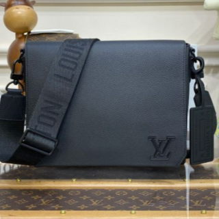 LOUIS VUITTON - 雑誌掲載 ★Louis Vuitton★アエログラム メッセンジャー