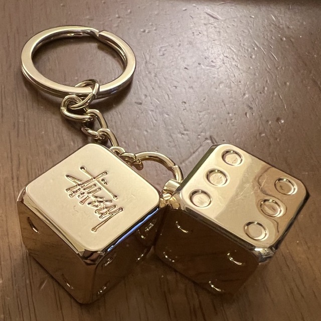 STUSSY(ステューシー)のStussy Metal Dice KeyChain "Brass" メンズのファッション小物(その他)の商品写真