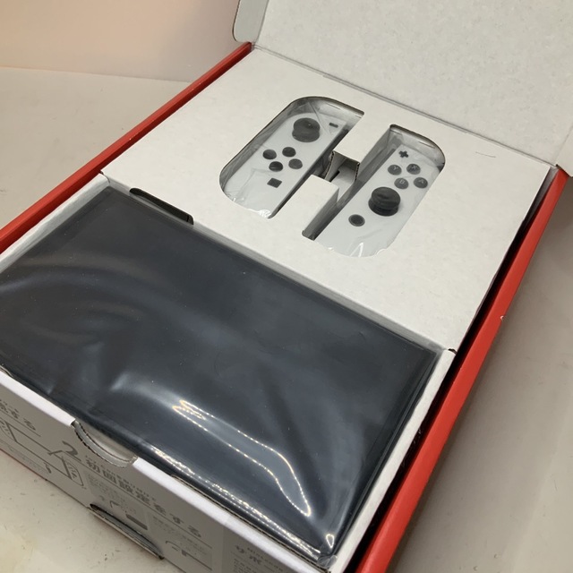 ニンテンドースイッチ　有機EL ホワイト　新品未使用品 エンタメ/ホビーのゲームソフト/ゲーム機本体(家庭用ゲーム機本体)の商品写真