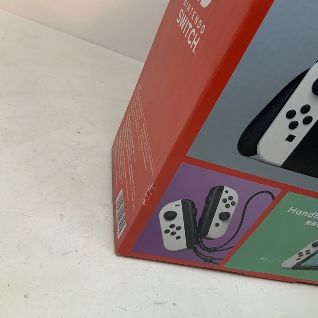 ニンテンドースイッチ　有機EL ホワイト　新品未使用品 エンタメ/ホビーのゲームソフト/ゲーム機本体(家庭用ゲーム機本体)の商品写真