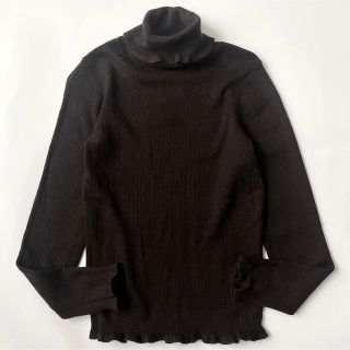 トゥービーシック(TO BE CHIC)のご成約済み！トゥー ビー シック　リブニット　フリルタートルネック　40(ニット/セーター)