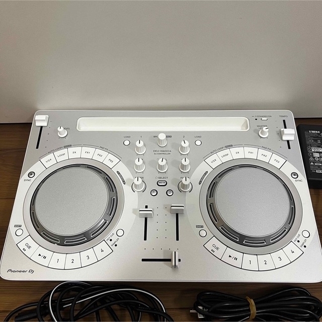 Pioneer DJ パイオニア DDJ-WeGO4-W 湿気る DJコントローラー Pioneer DJ パイオニア DDJ-WeGO4-W 湿気る DJコントローラー