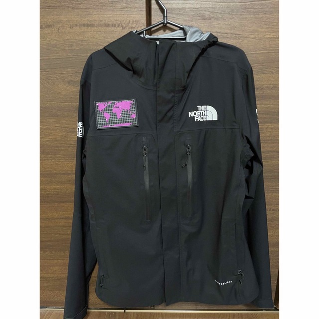 THE NORTH FACE(ザノースフェイス)の【希少】ノースフェイス セブンサミットコレクション　ブラック　Sサイズ メンズのジャケット/アウター(ナイロンジャケット)の商品写真