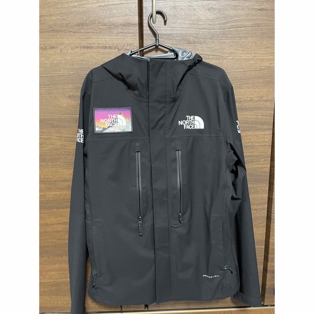 THE NORTH FACE(ザノースフェイス)の【希少】ノースフェイス セブンサミットコレクション　ブラック　Sサイズ メンズのジャケット/アウター(ナイロンジャケット)の商品写真