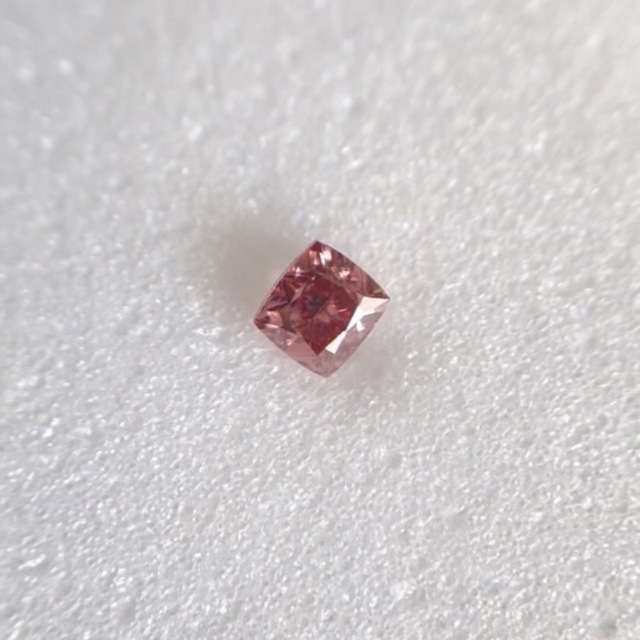 0.048ct ピンクダイヤ FANCY VIVID PURPLISH PINK