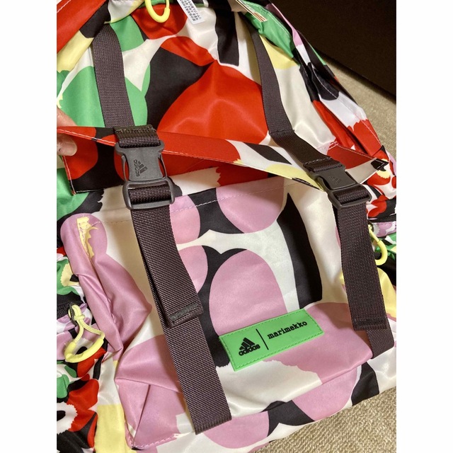 marimekko(マリメッコ)のシティーエクスプローラー　マリメッコ　総柄プリント　バックパック レディースのバッグ(リュック/バックパック)の商品写真