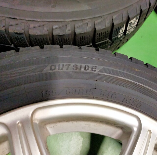 185/60R15 スタッドレス　ホイール付　４本　ヨコハマタイヤ　IG50 自動車/バイクの自動車(タイヤ・ホイールセット)の商品写真