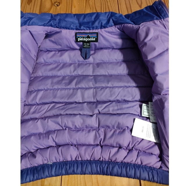 patagonia(パタゴニア)のパタゴニア ライトダウンジャケット 80〜90 キッズ/ベビー/マタニティのベビー服(~85cm)(ジャケット/コート)の商品写真