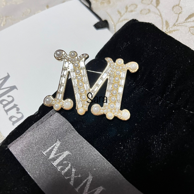 Max Mara パールブローチ M ロゴモチーフアクセサリー