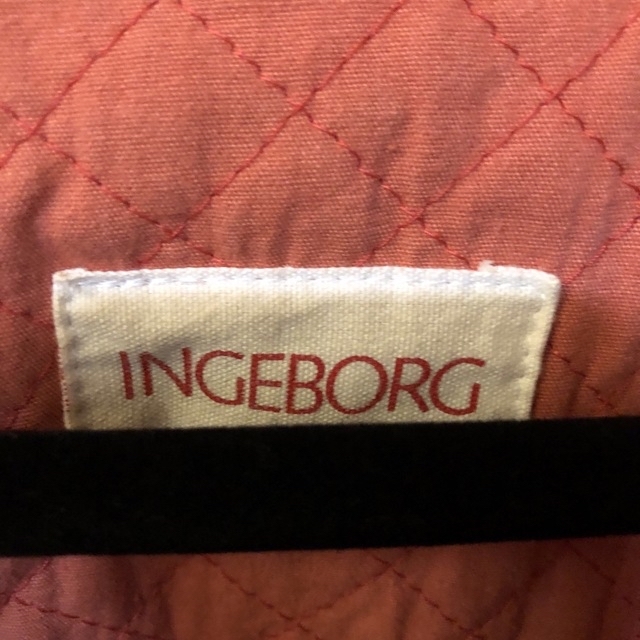 INGEBORG(インゲボルグ)のインゲボルグ バックロゴ ブルゾン F レディースのジャケット/アウター(ブルゾン)の商品写真