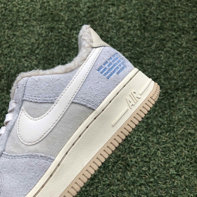 NIKE(ナイキ)の美品22.5NIKE AF-1 '07 LV8ナイキ エアフォースワンHT672 レディースの靴/シューズ(スニーカー)の商品写真