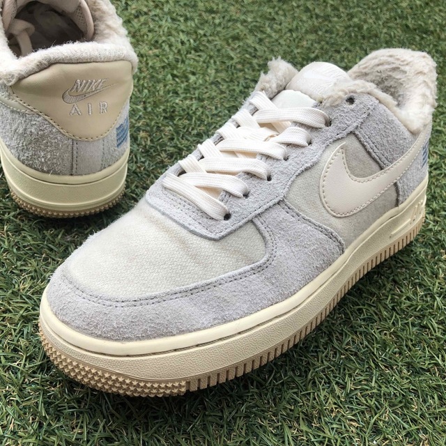 NIKE(ナイキ)の美品22.5NIKE AF-1 '07 LV8ナイキ エアフォースワンHT672 レディースの靴/シューズ(スニーカー)の商品写真