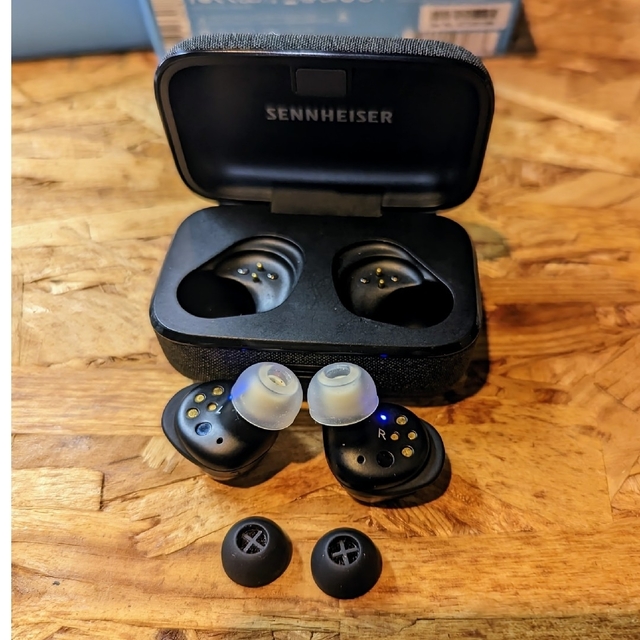 SENNHEISER(ゼンハイザー)の美品　ゼンハイザー MOMENTUM True Wireless 3 BLACK スマホ/家電/カメラのオーディオ機器(ヘッドフォン/イヤフォン)の商品写真