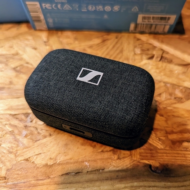 SENNHEISER(ゼンハイザー)の美品　ゼンハイザー MOMENTUM True Wireless 3 BLACK スマホ/家電/カメラのオーディオ機器(ヘッドフォン/イヤフォン)の商品写真