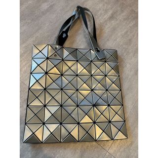 イッセイミヤケ(ISSEY MIYAKE)のBAOBAO バッグ　シルバー(トートバッグ)