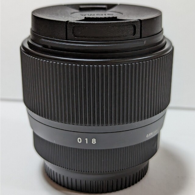 SIGMA(シグマ)のSIGMA 56mm F1.4 dc dn マイクロフォーサーズ スマホ/家電/カメラのカメラ(レンズ(単焦点))の商品写真